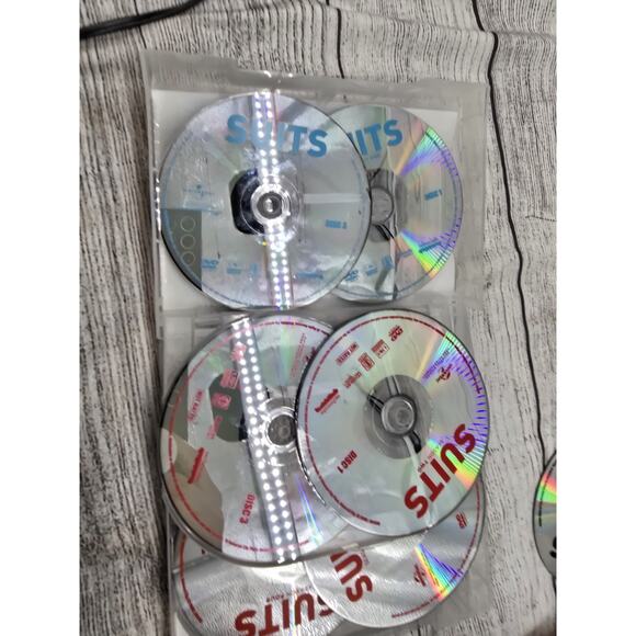 Suits: the Complete Series (DVD) - Picture 10 of 10